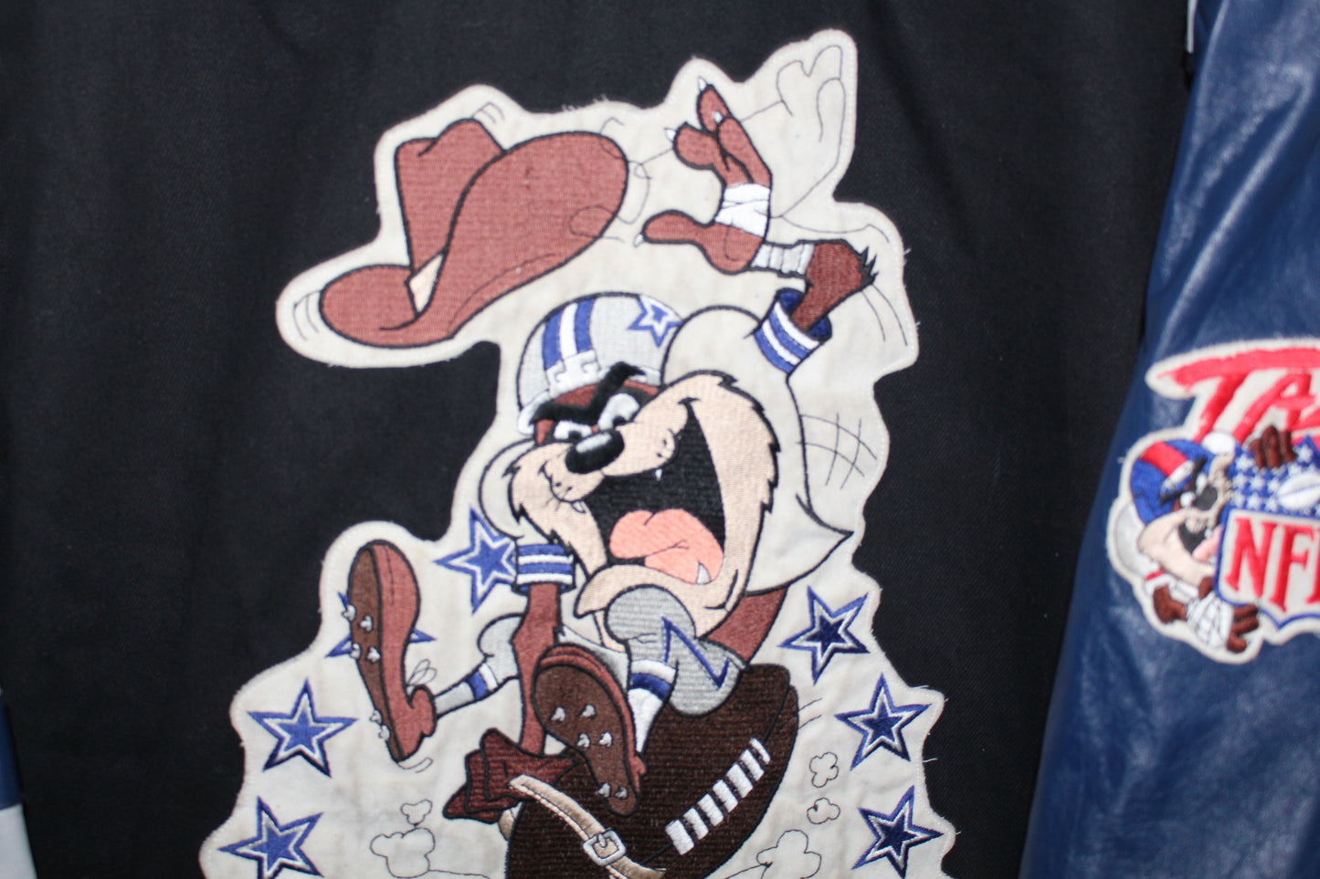 Rare Dallas Cowboys Tasmanian Devil Looney Tunes Jeff Hamilton Jacket (L)
