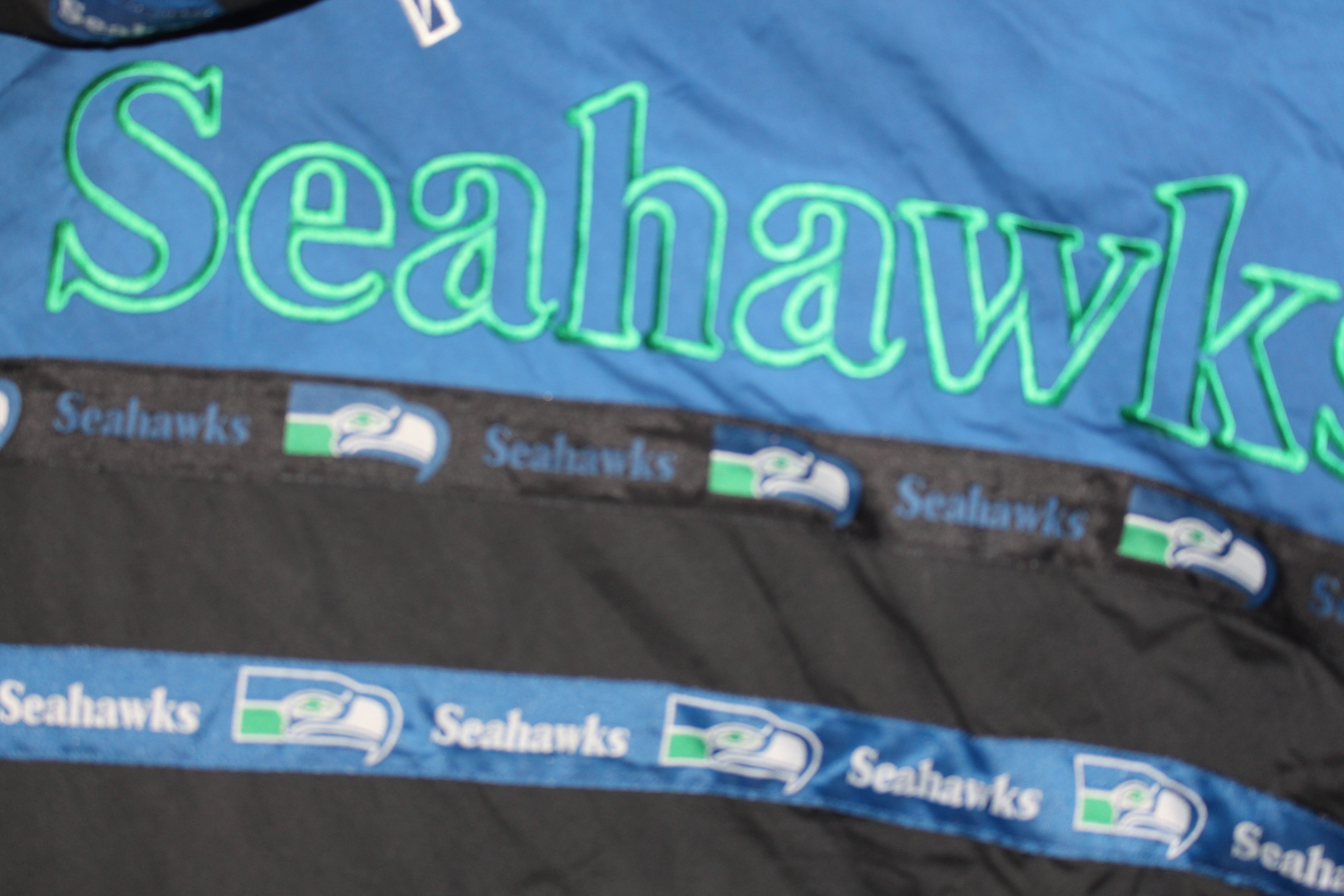 Seattle Seahawks Pro Player (L) – Retro Windbreakers