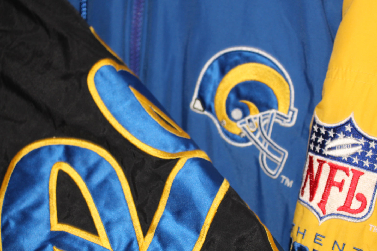 St Louis Rams Pro Line Logo Athletic Puffer (M)