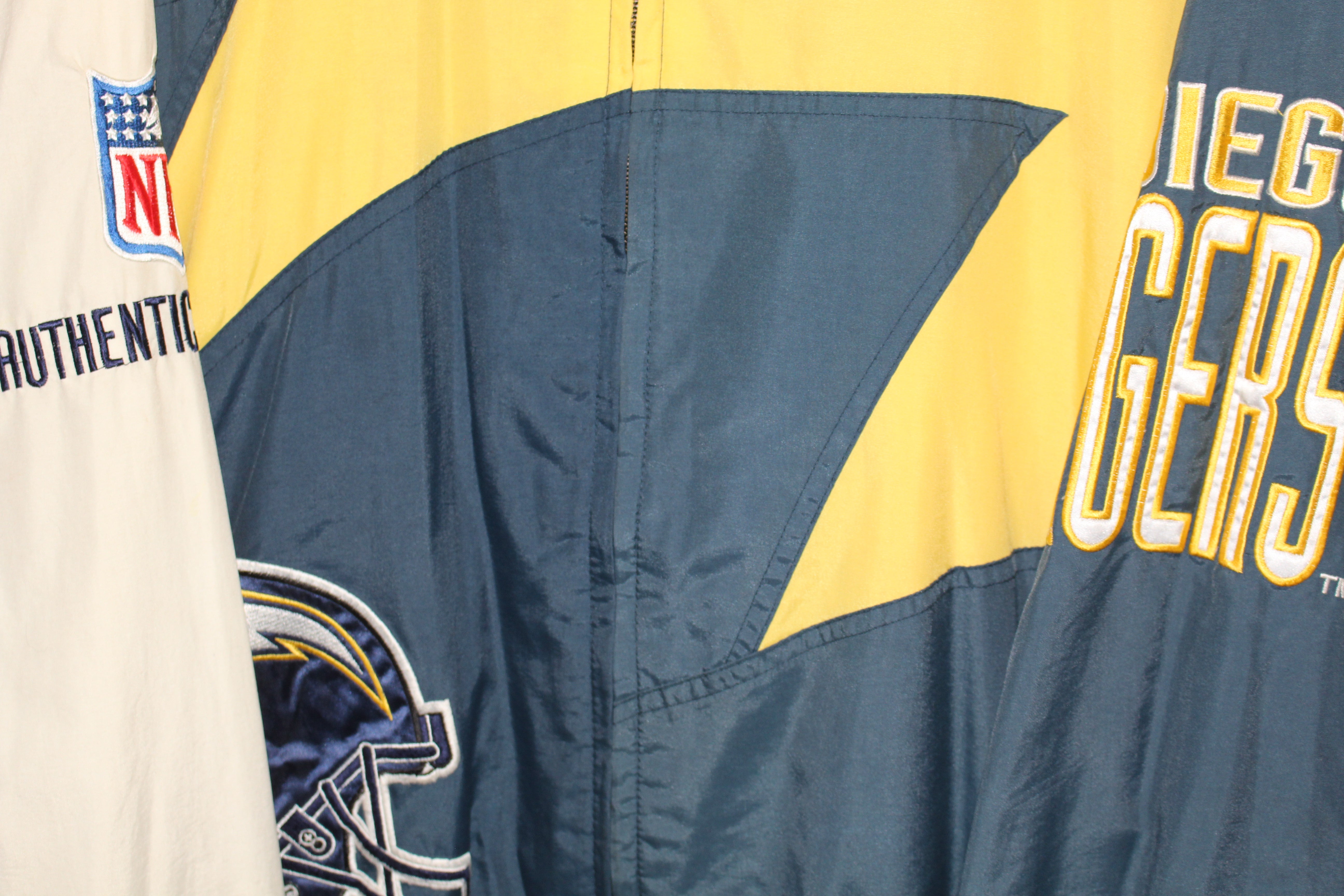 San Diego Chargers Logo Athletic Sharktooth (L) – Retro Windbreakers