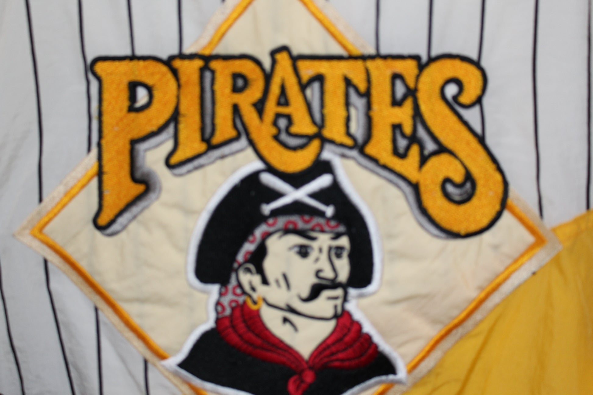 Rare Pittsburgh Pirates Apex One (XL) – Retro Windbreakers