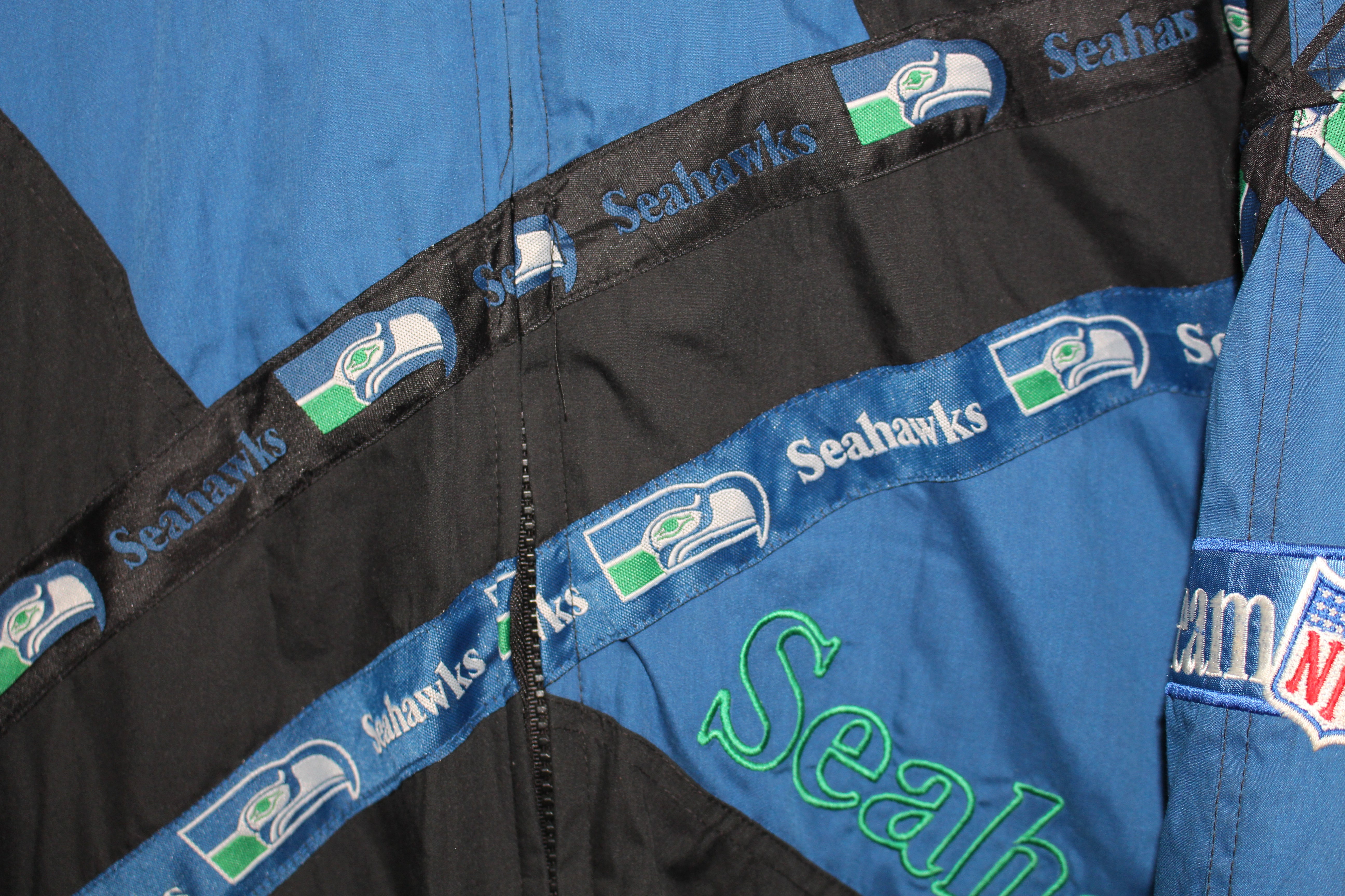 Seattle Seahawks Pro Player (L) – Retro Windbreakers